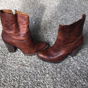 Steve Madden size 10 brown Western booties.